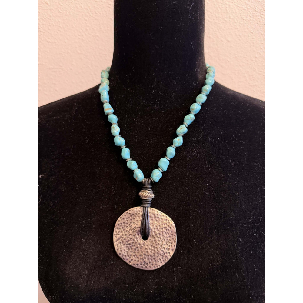 Boho Turquoise Nugget Necklace Hammered Disc Pendant Silver Tone 3.1 oz
